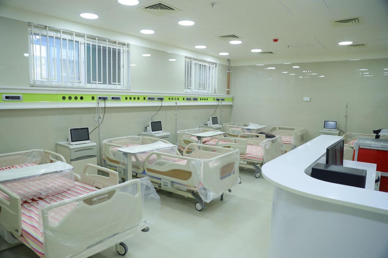 NICU with advanced monitors